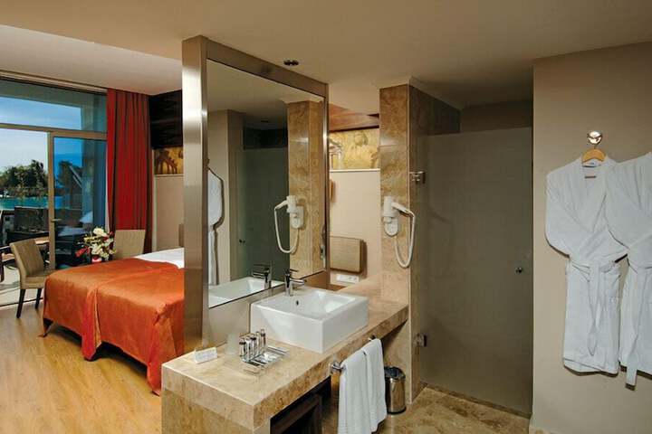 Room 25 of 69