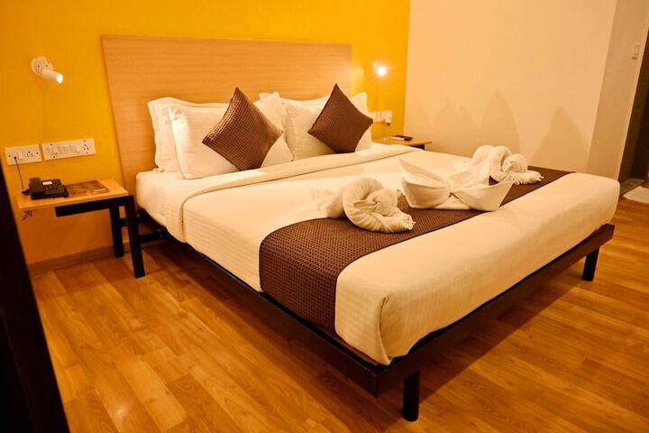 Room 5 of 8