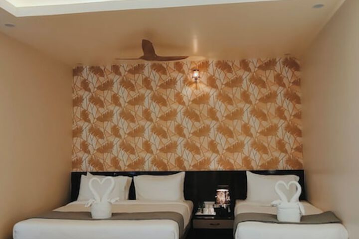 Room 2 of 25
