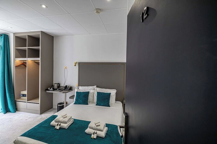 Room 2 of 13