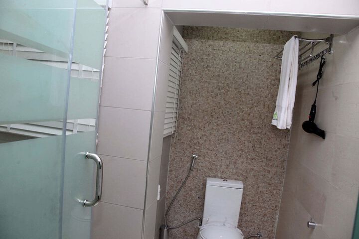 Room 10 of 40