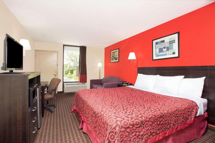 1 King Bed (13 of 17)