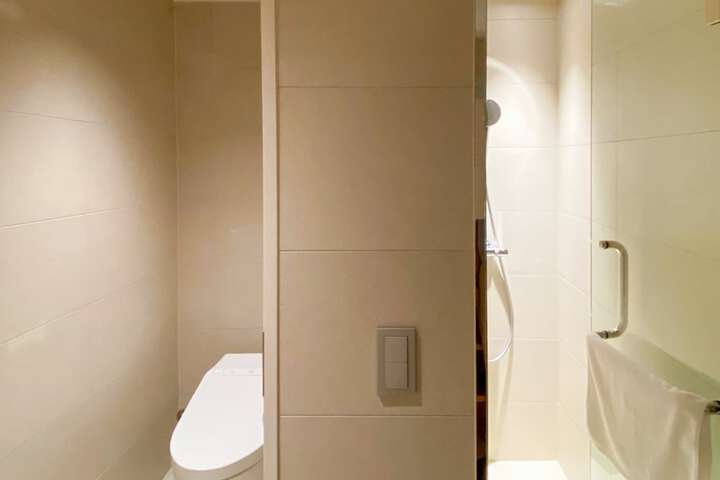 Room 49 of 95