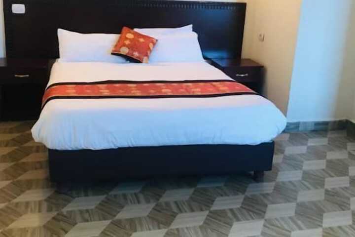 Room 6 of 18