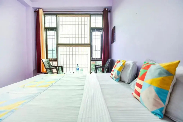 Room 2 of 13