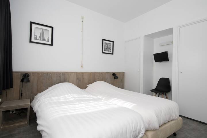 Room 4 of 30