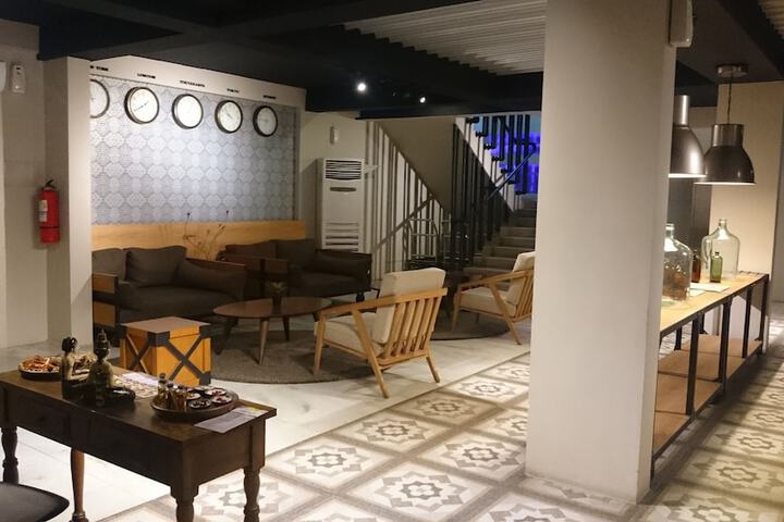 Entrance & Lobby