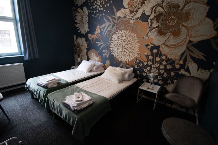 Room 2 of 18
