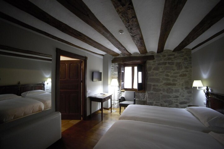 Room 17 of 38