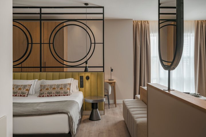 Room 33 of 60