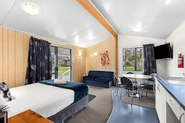 Room 12 of 76