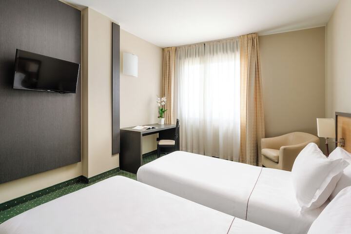 Room 12 of 65