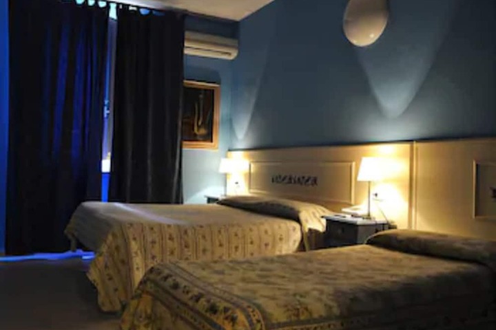Room 17 of 25