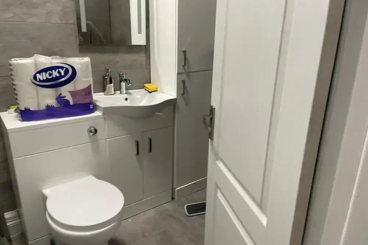 Room 6 of 15