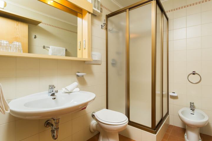 Room 53 of 111