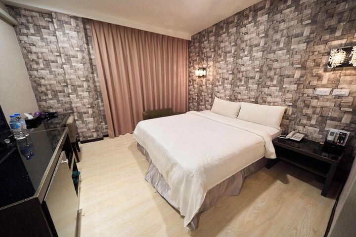 Room 5 of 48