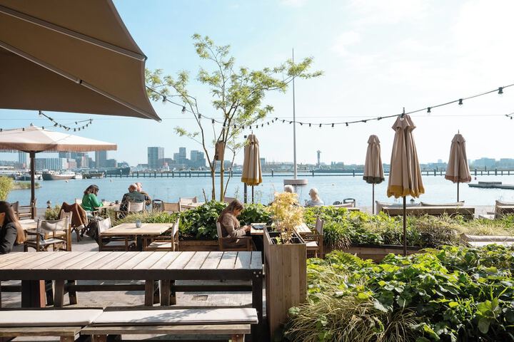 Sundeck 83 of 86
