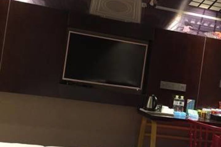 Room 3 of 9