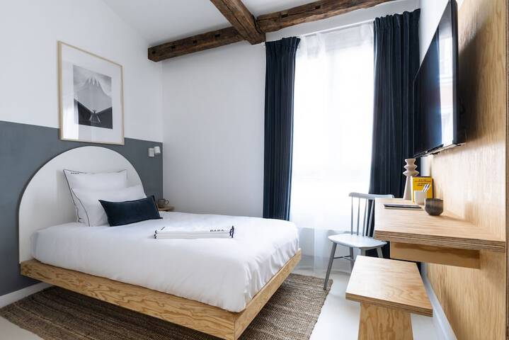 Room 3 of 60