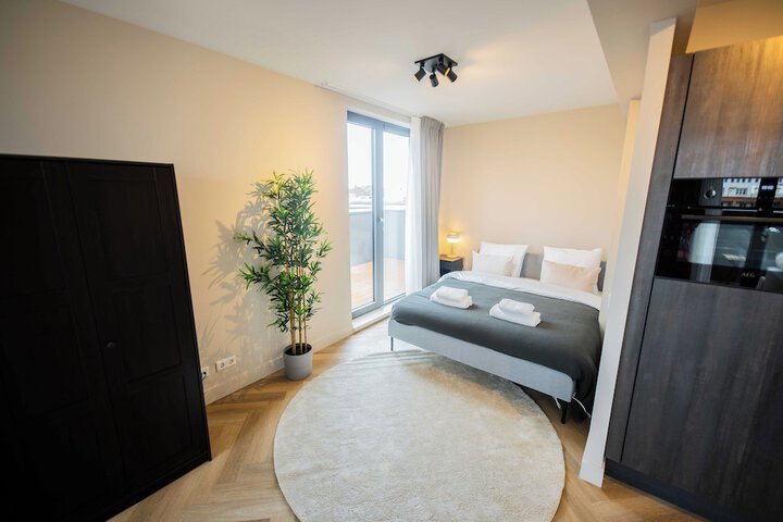 Room 27 of 215