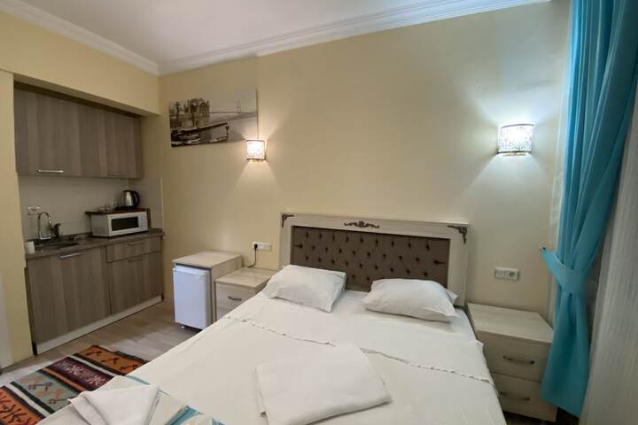 Room 5 of 104