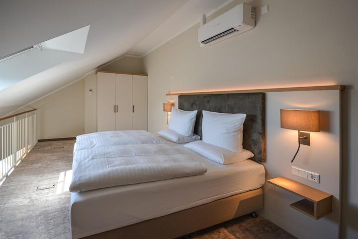 Room 47 of 99