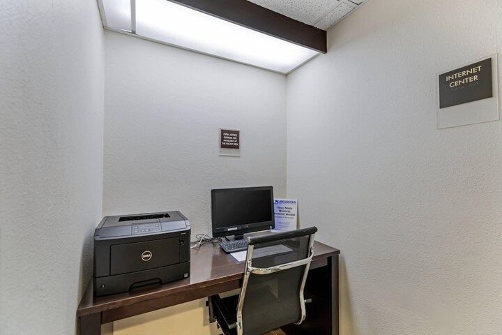 Business Center 34 of 41