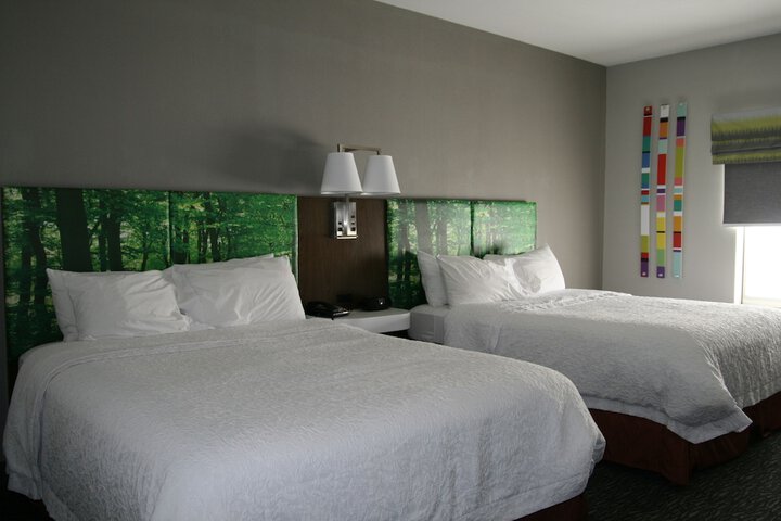 2 Queen Beds (8 of 8)