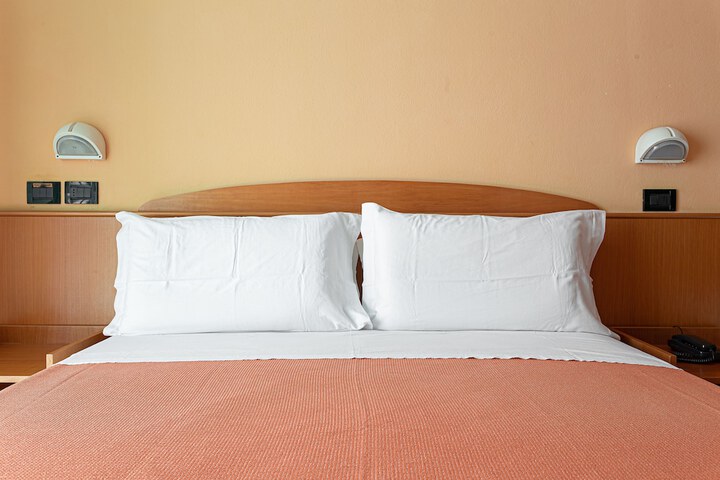 Room 9 of 28