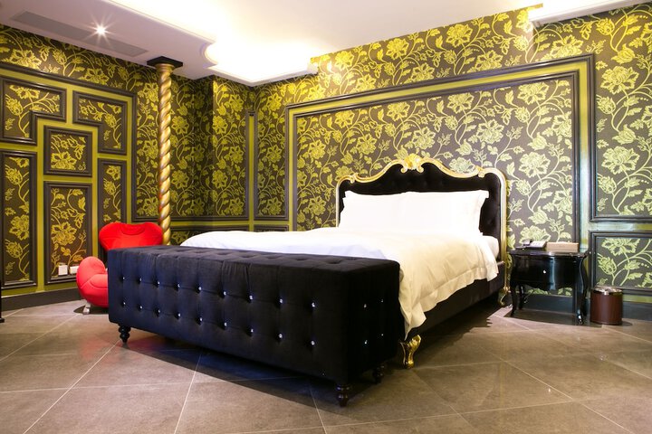Room 8 of 55
