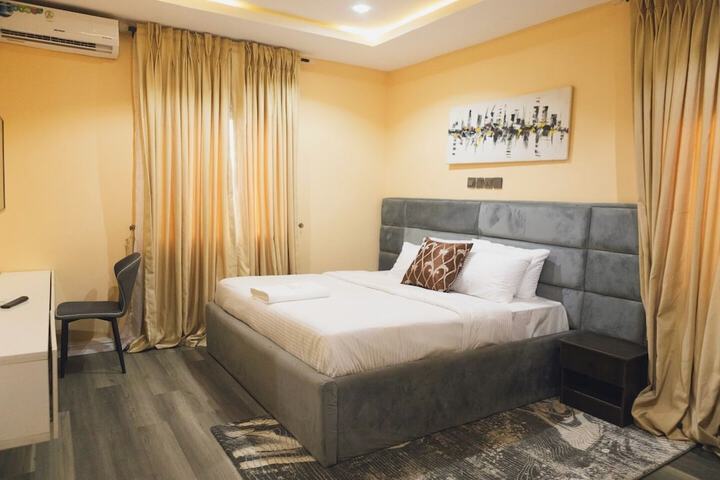Room 4 of 20