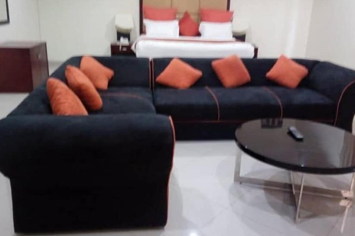 Room 2 of 33