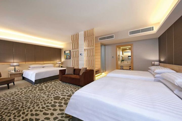 Room 13 of 33