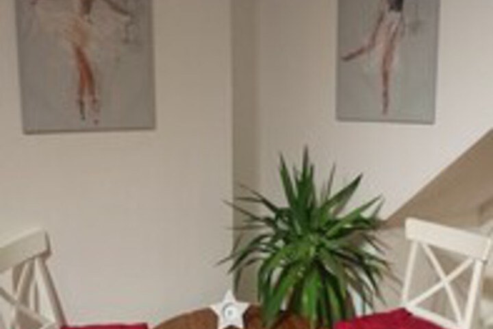 Room 10 of 12
