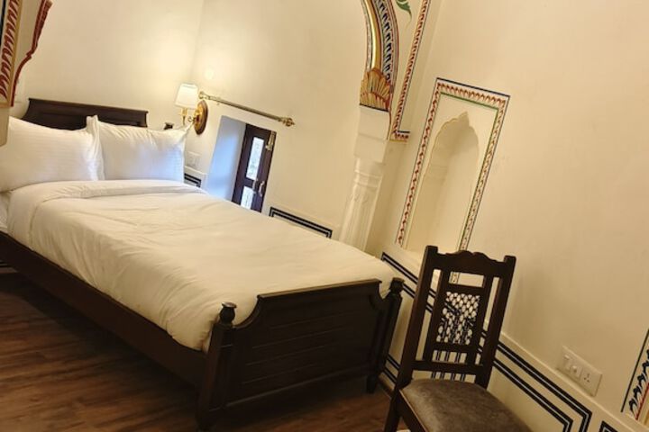 Room 18 of 33