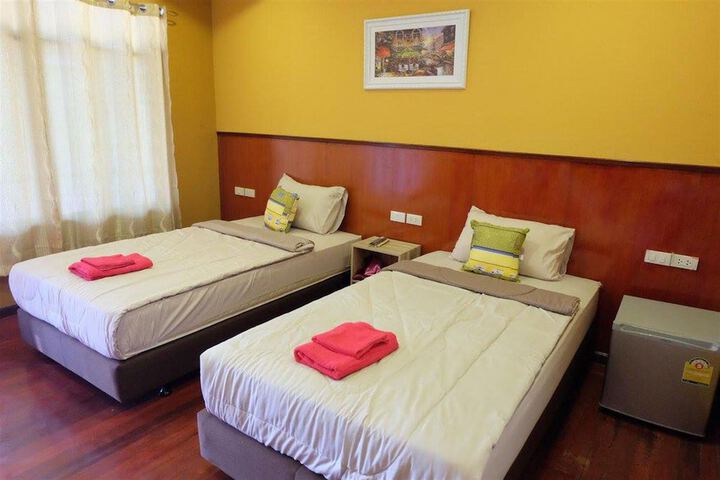 Room 8 of 32