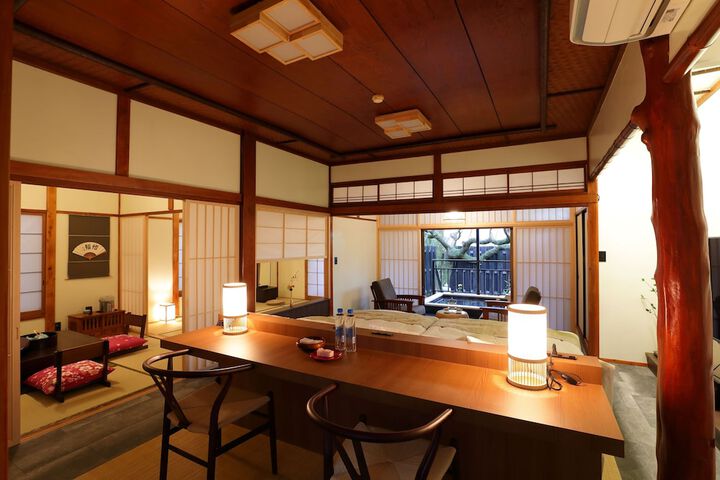 Room 5 of 75