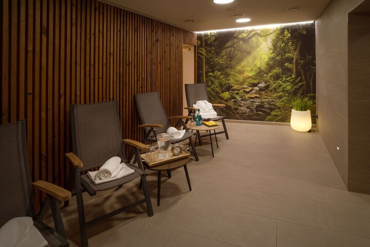 Spa 62 of 100