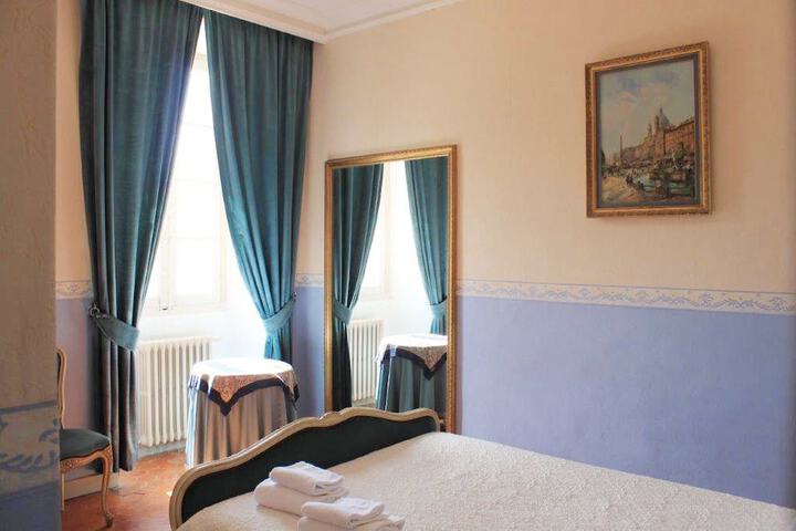 Room 5 of 40