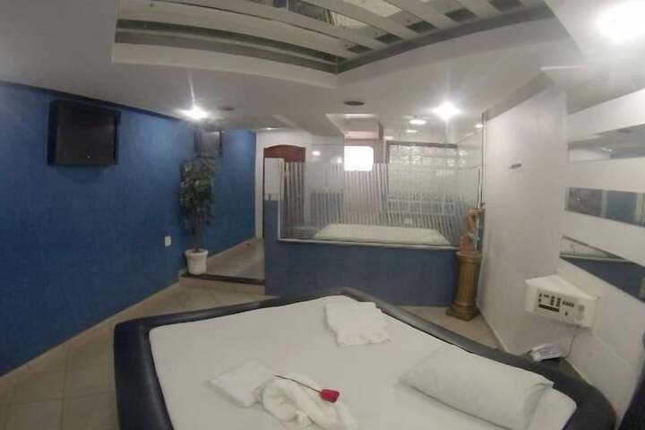 Room 16 of 63