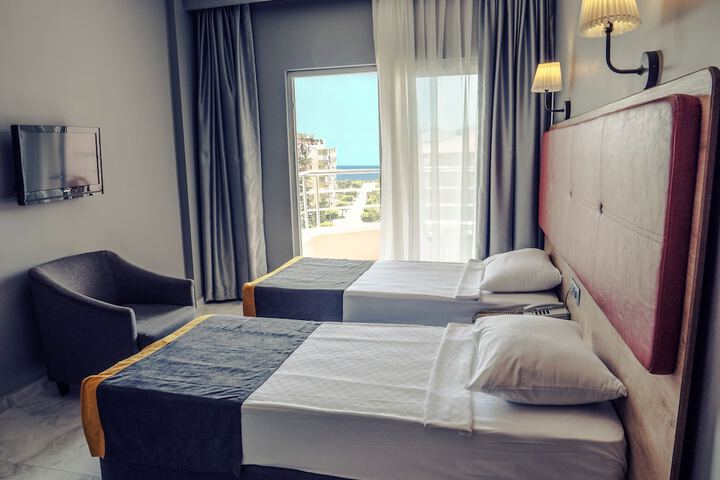 Room 3 of 37