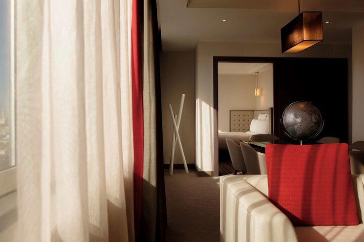 Room 8 of 118