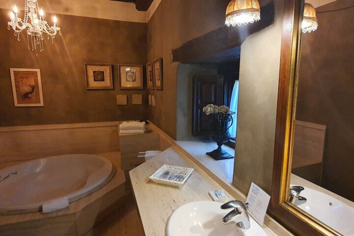 Room 42 of 64