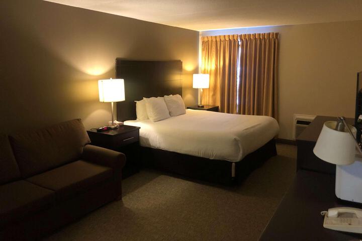 1 King Bed (7 of 10)