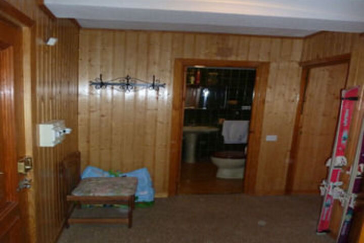 Room 7 of 11