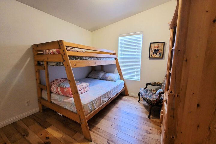 Room 4 of 37