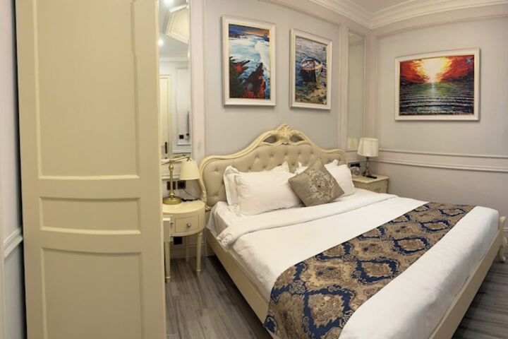 Room 33 of 195