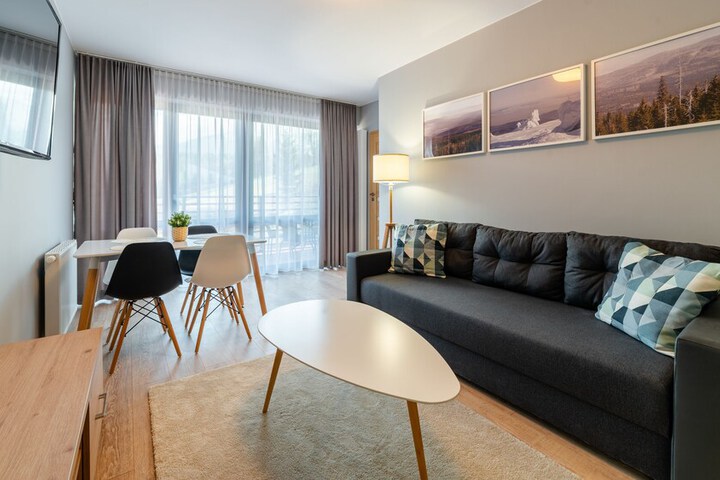Room 3 of 375
