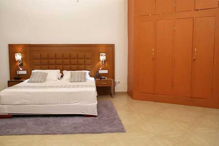 Room 18 of 38