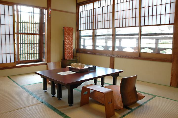 Room 4 of 60